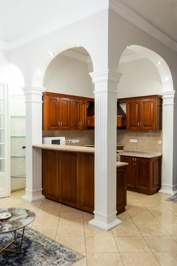 Luxury Downtown 3 Bedroom Apartment By Synagoge With Beautiful View Budapest Exterior foto