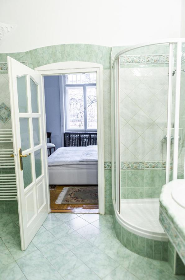 Luxury Downtown 3 Bedroom Apartment By Synagoge With Beautiful View Budapest Exterior foto