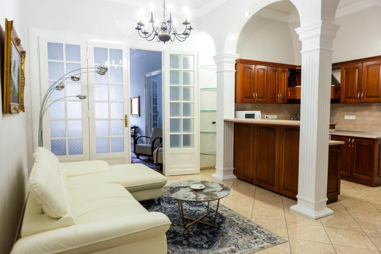 Luxury Downtown 3 Bedroom Apartment By Synagoge With Beautiful View Budapest Exterior foto